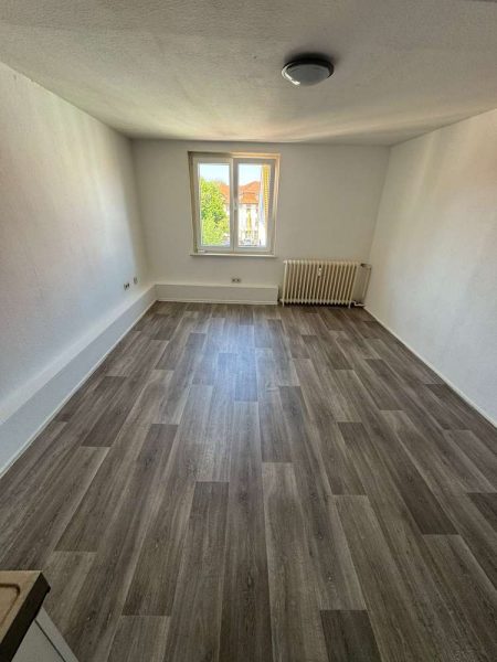 Schönes 1-Zimmer-Wohnung mit Küche und Bad in zentraler Lage von