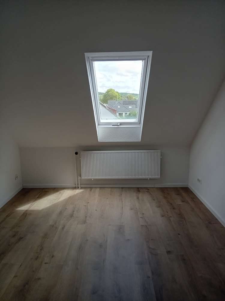 *** 3 Zimmer Dachgeschosswohnung in ruhiger Lage am Stadtrand in
